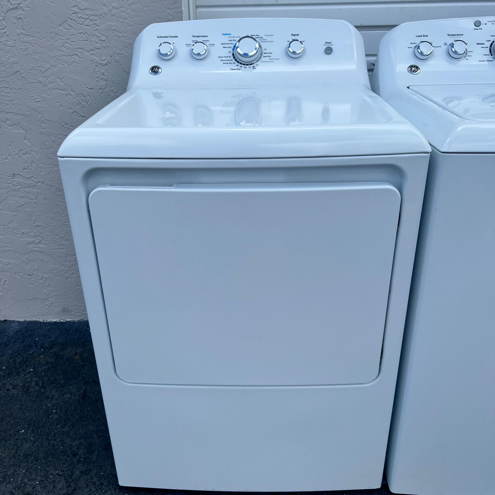 GE Washer and Dryer Set. GE Washer and Dryer Set.